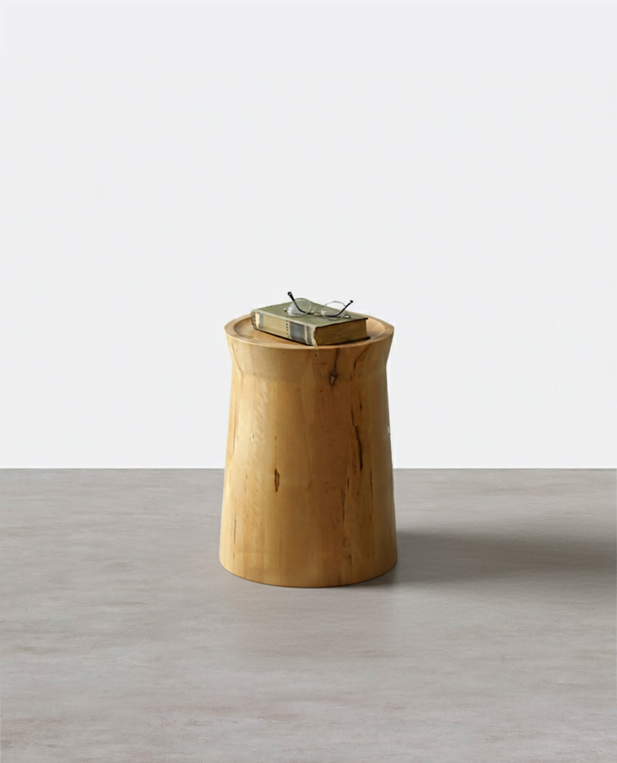 R16 Round Wooden Side Table, Oak-Weilai Concept