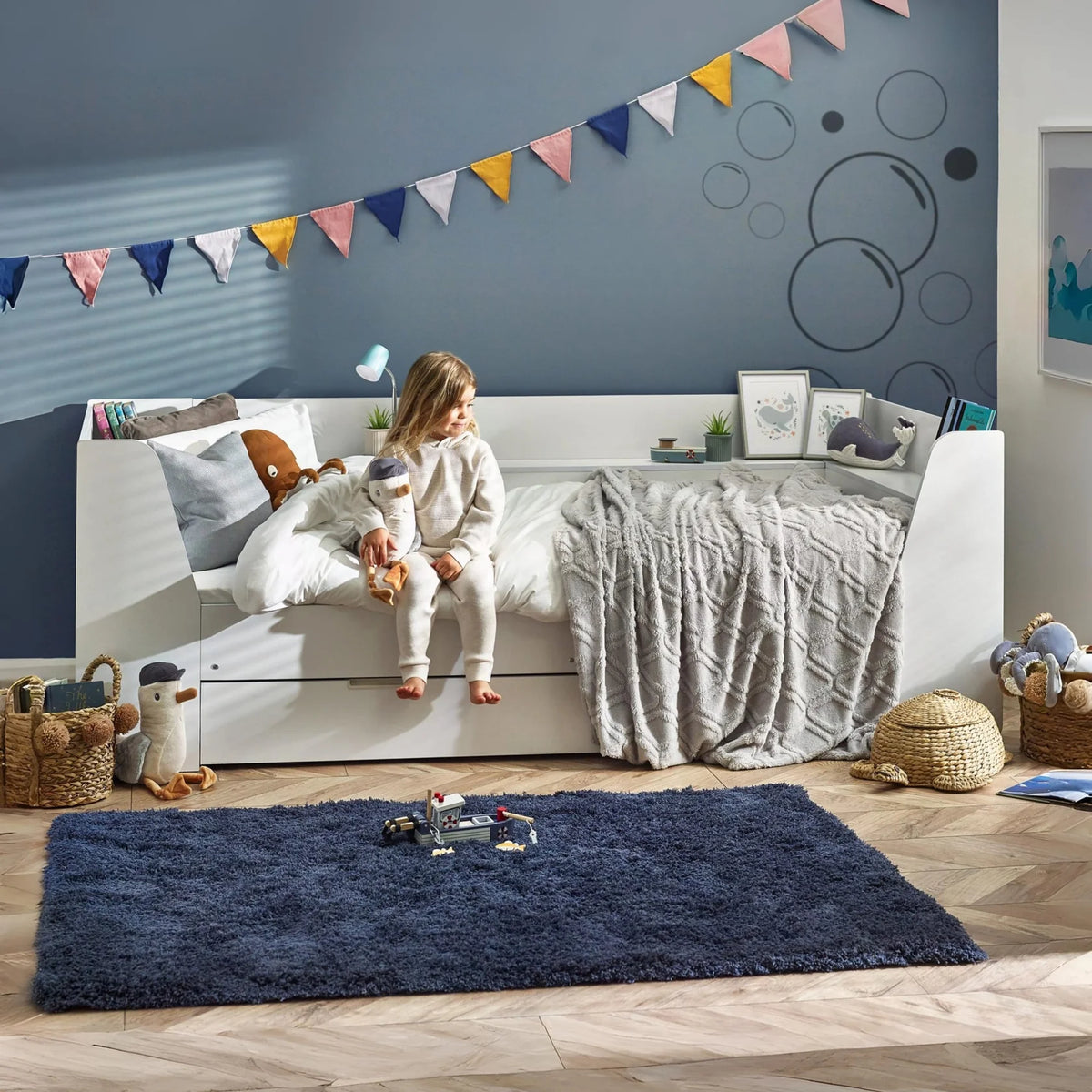 Cyclone Daybed All White