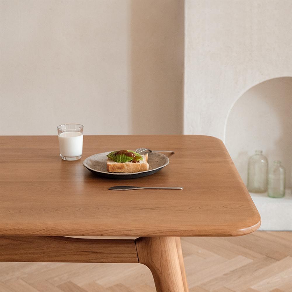 Detail view of Giano Dining Table, Oak with extendable dining table